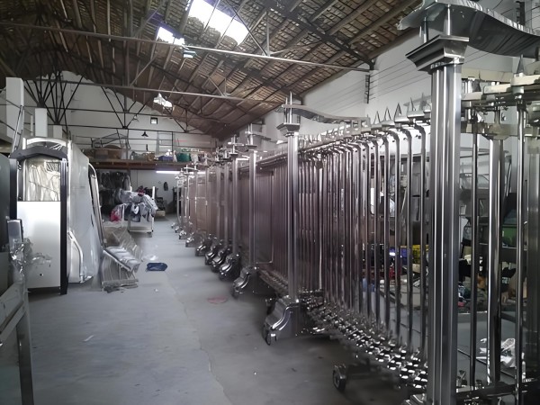 不銹鋼伸縮門(mén)